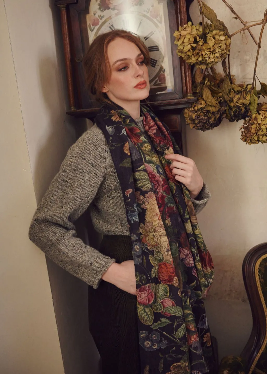 Primula Black Wool Scarf - One Hundred Stars